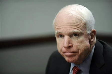 Αρρωστημένο σχόλιο συνεργάτη του Τραμπ για τον… καρκινοπαθή Μακέιν